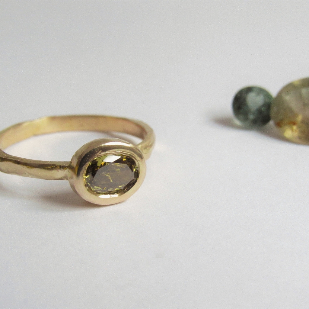 18k Solid Gold Diamond Ring.
